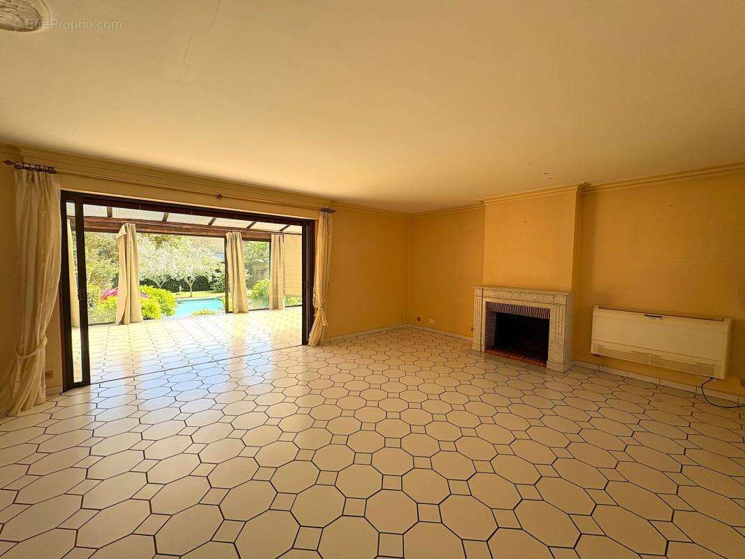 Maison à vendre coeur de ville 130m2 avec piscine et dépendance - photo 8