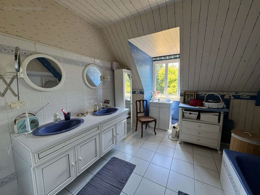 * EXCLUSIVITE * Maison d'exception à vendre de 184 m² avec piscine - photo 7