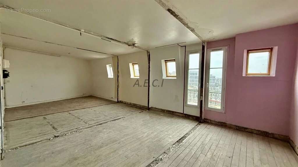 Appartement à COURBEVOIE