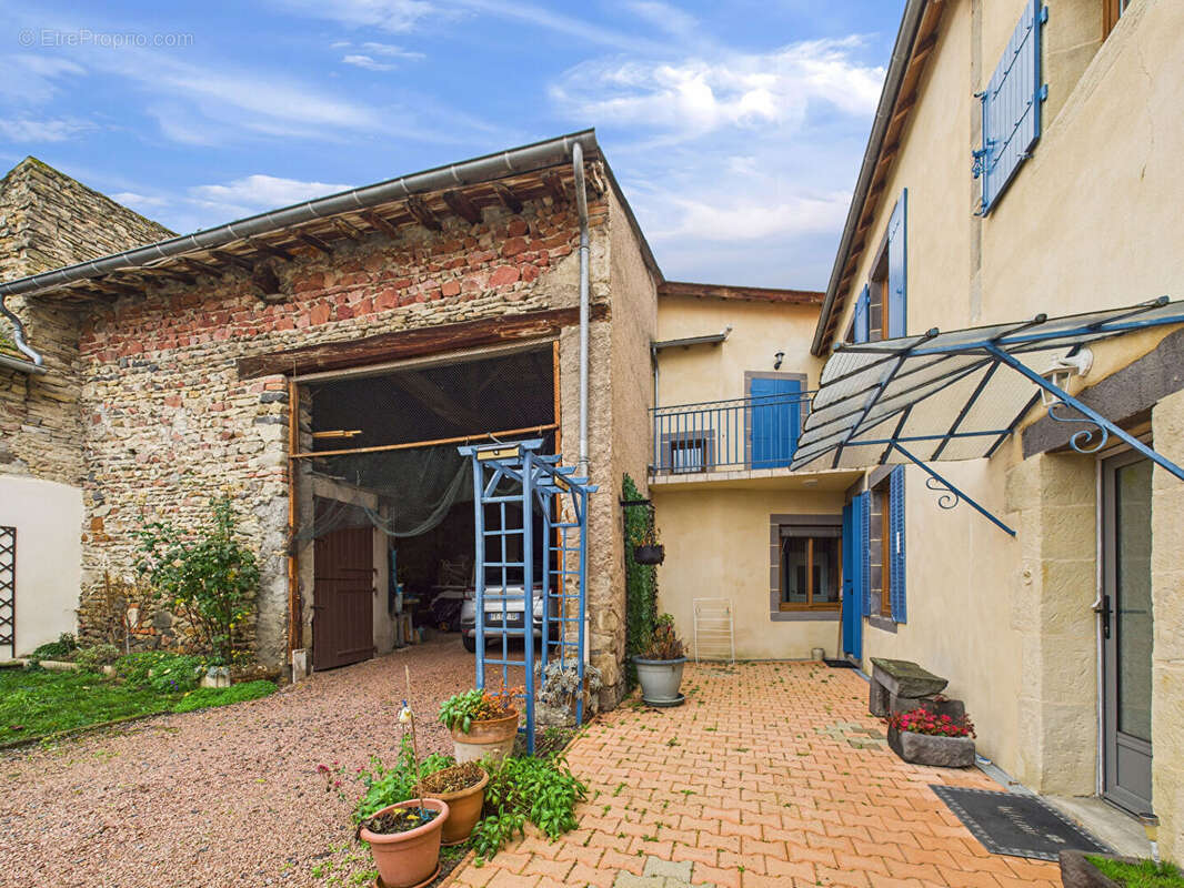 Maison à SAINT-MYON