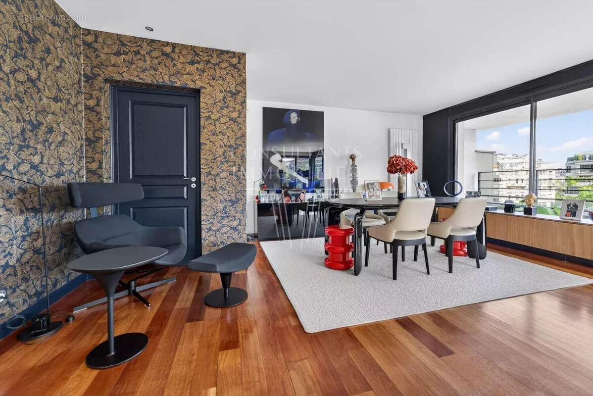 Appartement à PARIS-16E