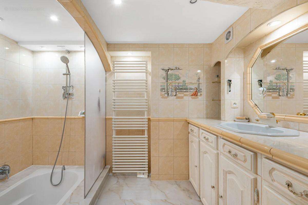 Appartement à BOUYON