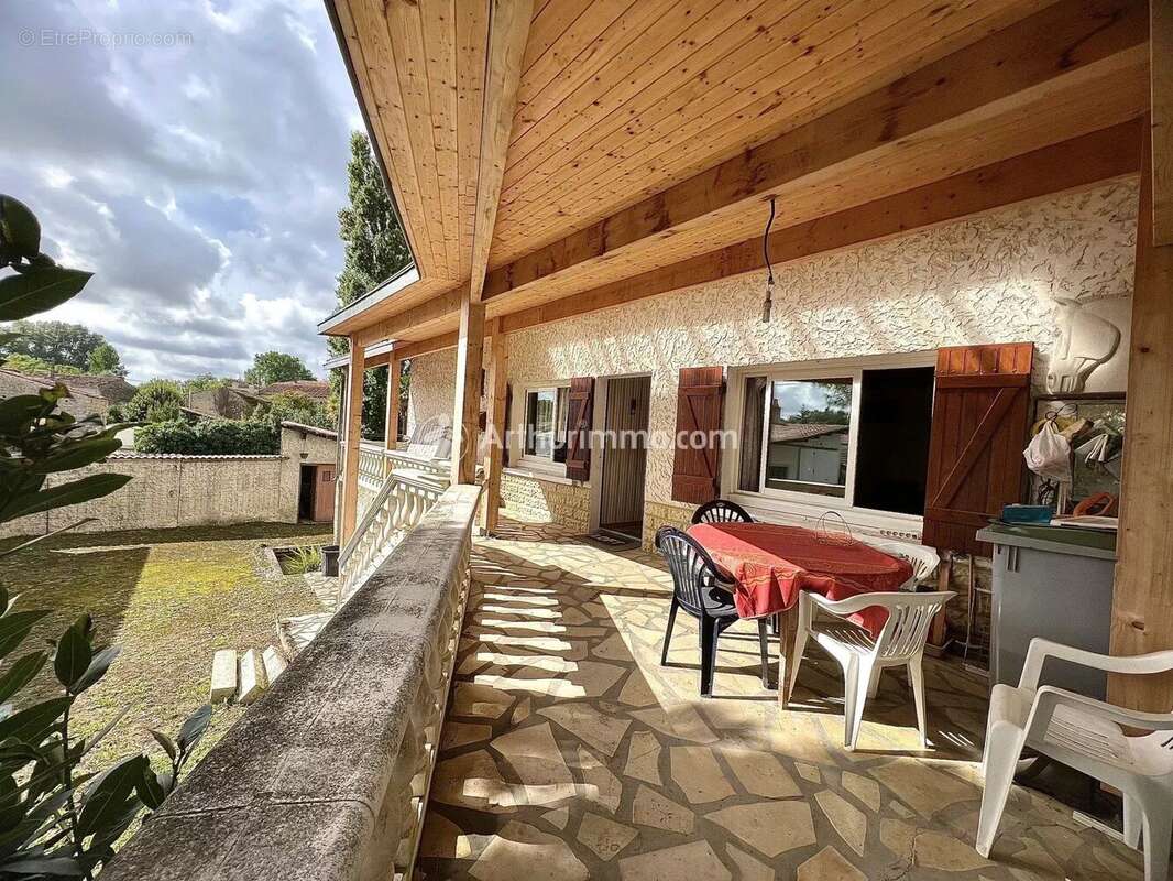 Maison à SAINT-SEVERIN-SUR-BOUTONNE