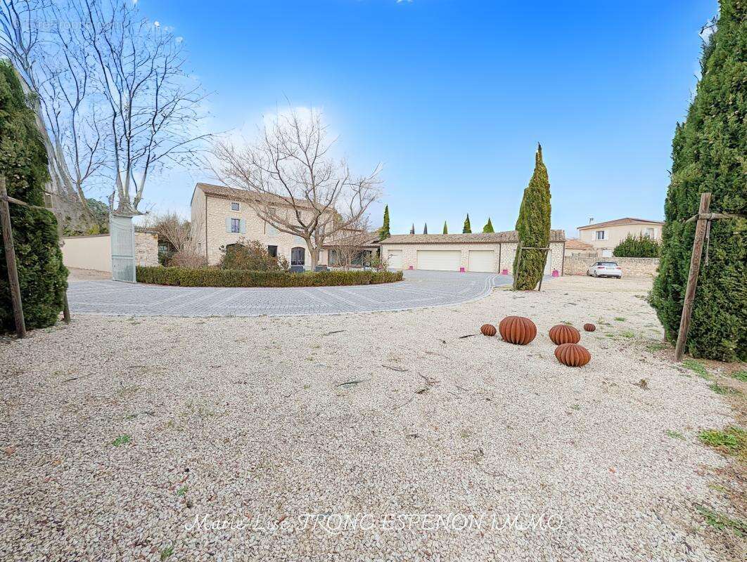 Maison 471 m² à Velleron  - photo 6