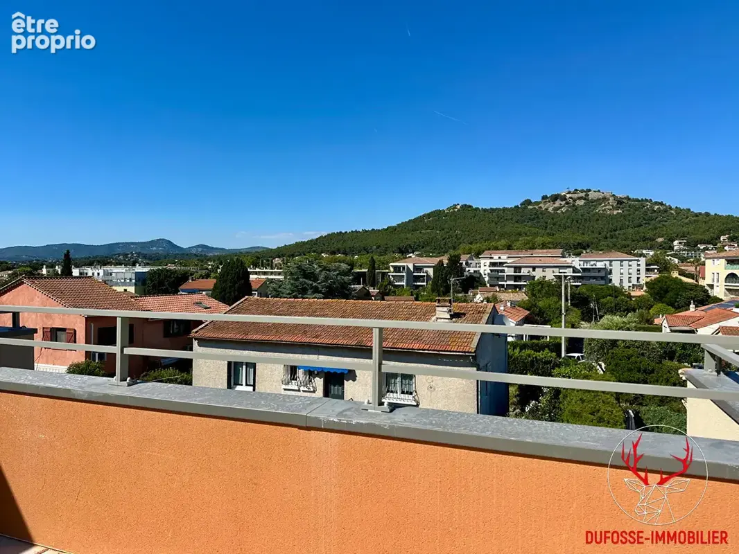 Maison Six Fours Les Plages 6 pièce(s) 136.5 m2 + Garage et Multiple Terrasses - photo 9