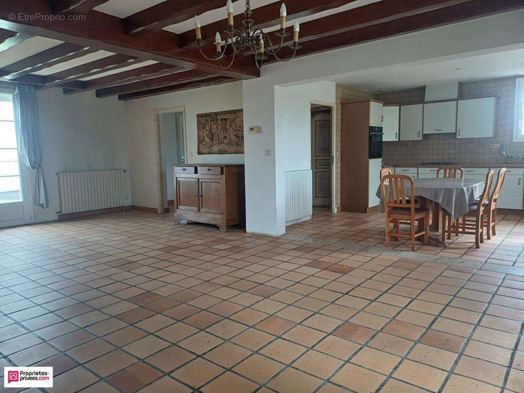 Maison à FRONTENAY-ROHAN-ROHAN