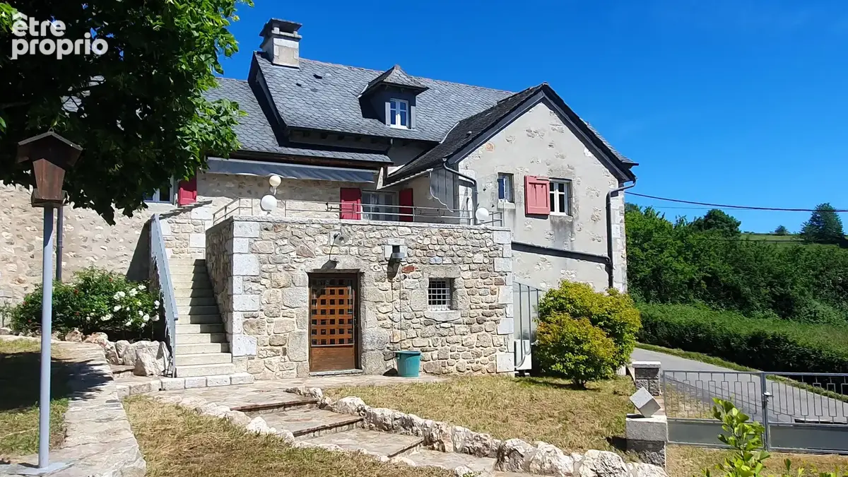 LUNAC  Propriété de caractère en pierre rénovée .220 m² habitables  Dépendances  Spa Terrain 1 805 m² - photo 17