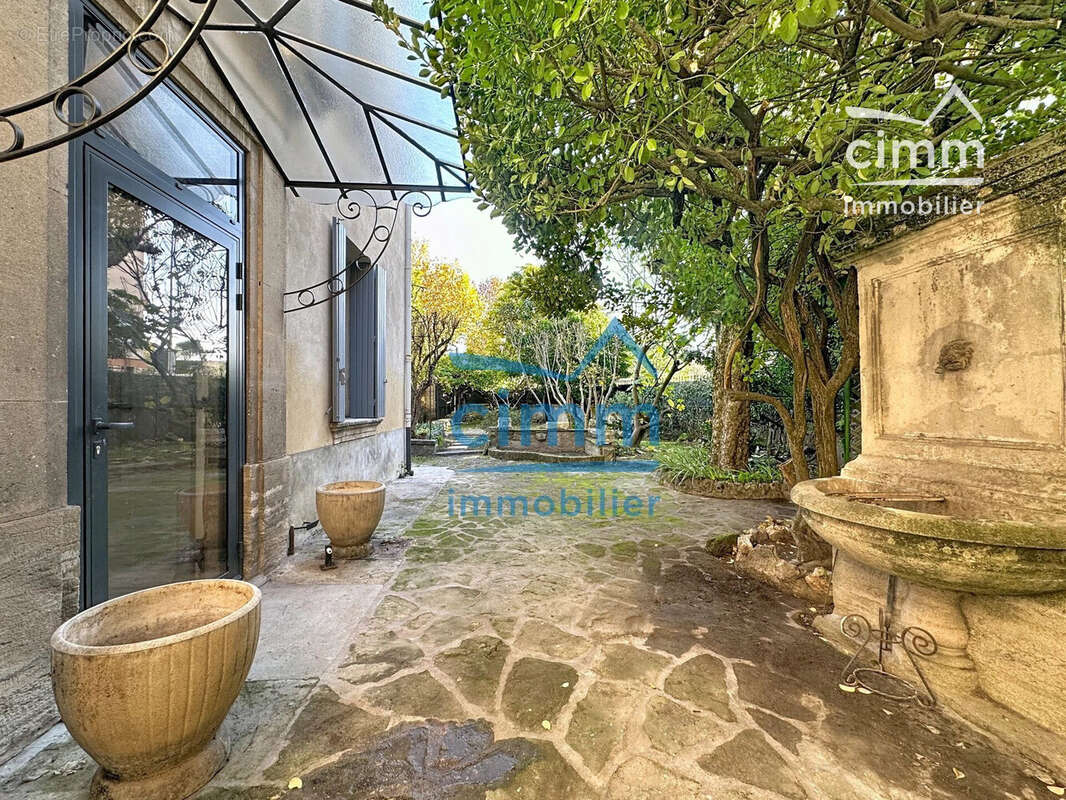 Maison 176 m² à Carpentras  - photo 2