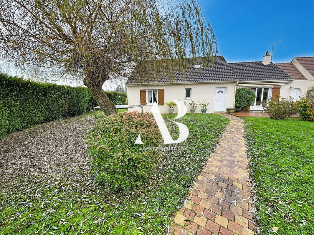 Maison à LA CHAPELLE-RABLAIS