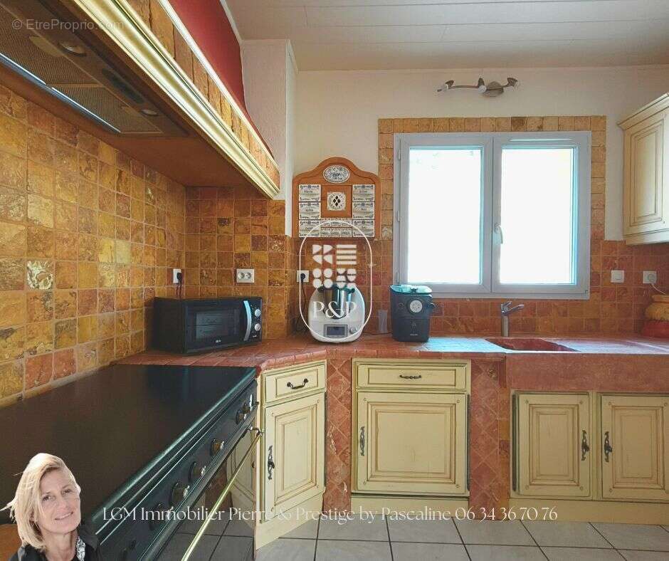 Maison À Vendre - avec piscine, garage et dépendances - photo 9