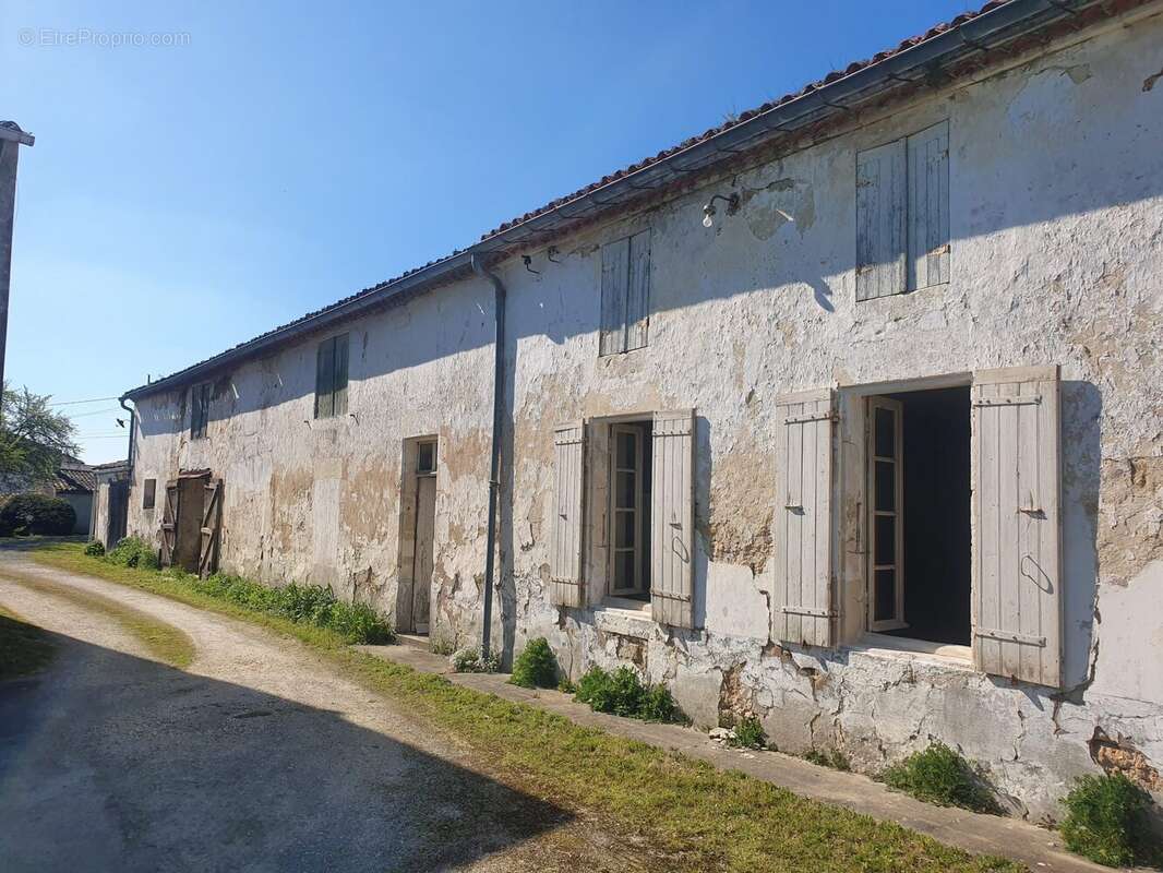 Maison à SAINT-ROMAIN-DE-BENET