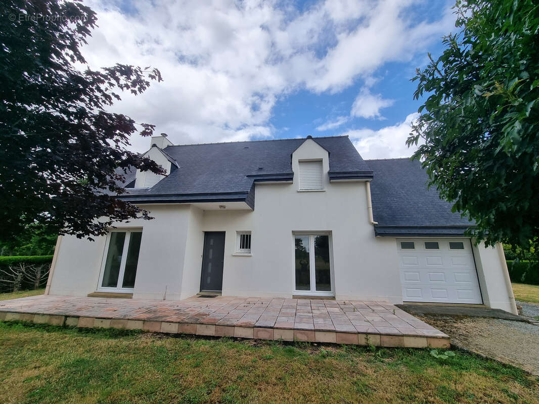 Maison à SAINT-ERBLON