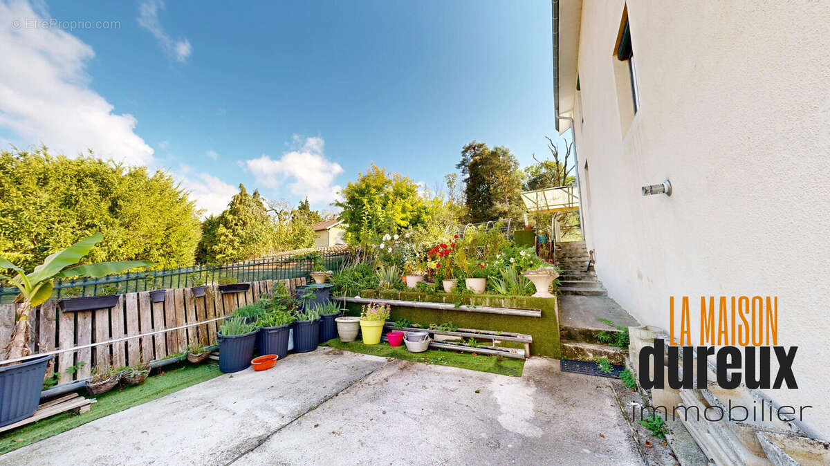 Maison à POUILLEY-LES-VIGNES