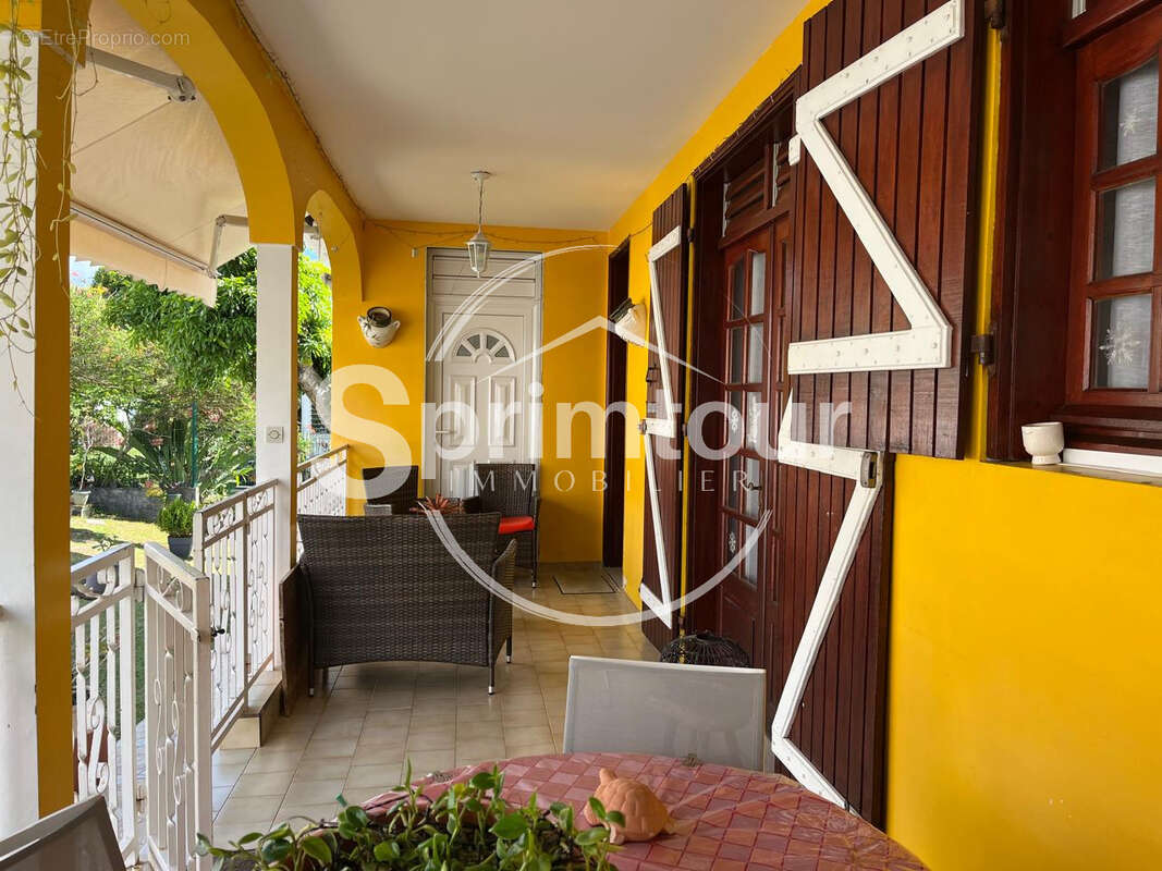 Maison à BASSE-TERRE