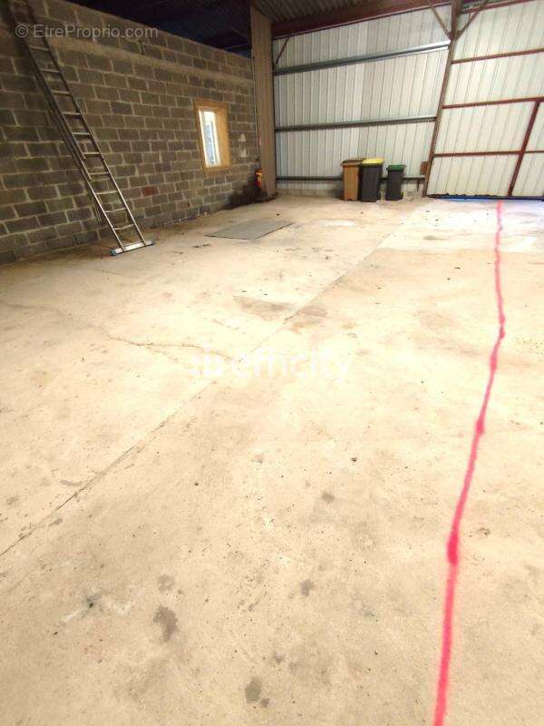 Commerce à TREMBLAY-LES-VILLAGES