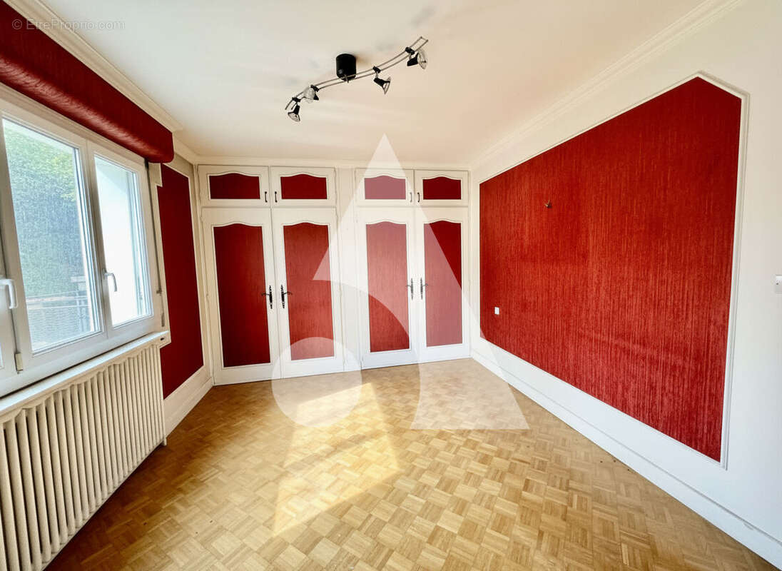 Maison à NEUFCHATEAU