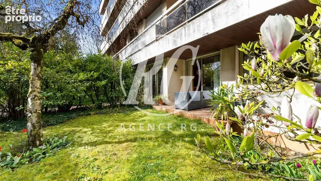 Appartement traversant avec jardin privatif de 500 m² - photo 2