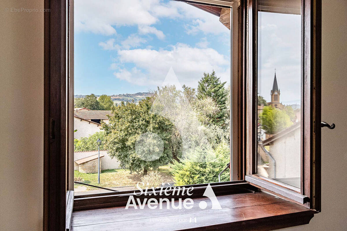 Maison à CIVRIEUX-D&#039;AZERGUES