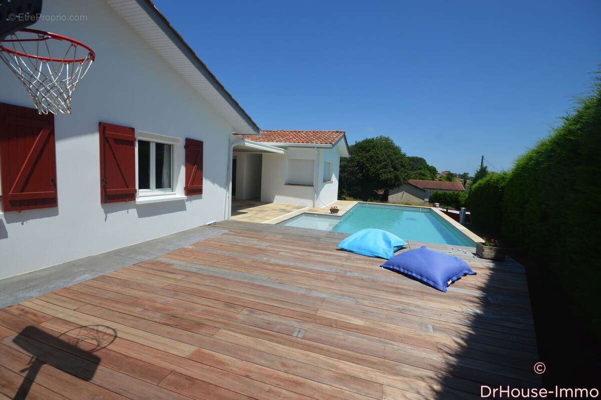 Maison 169 m² à Bardos  - photo 14