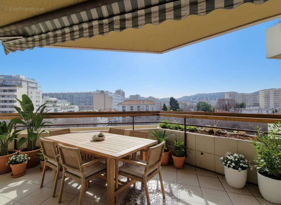 Appartement à MARSEILLE-8E