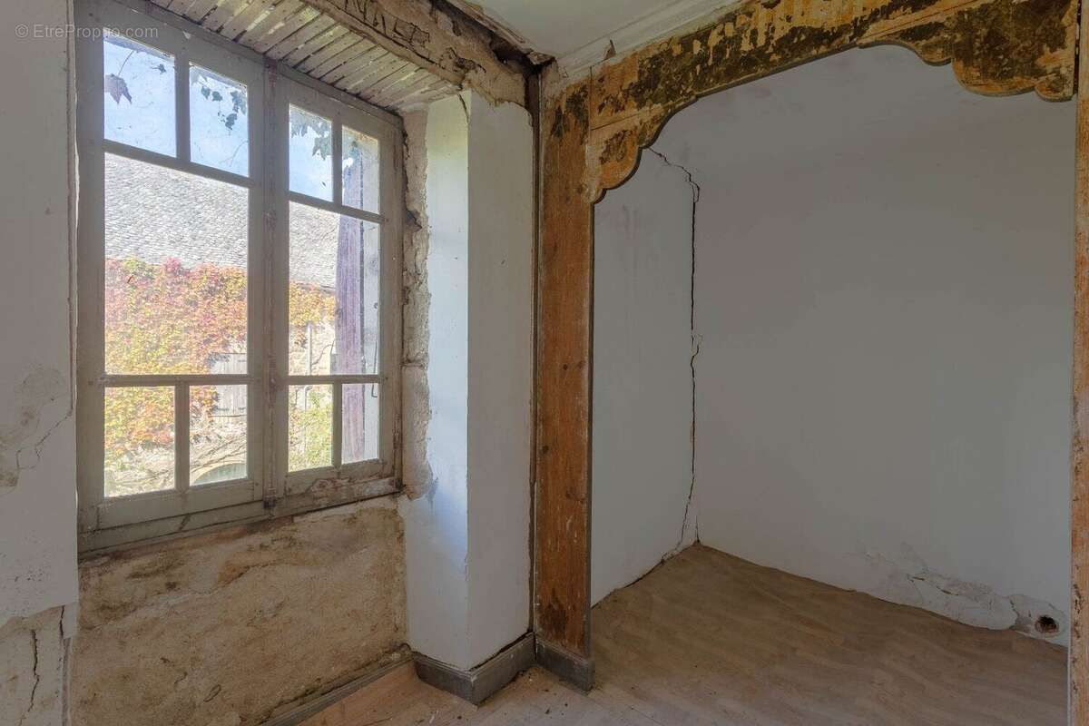 Corps de ferme en U à rénover - 500 m² et 2,4 ha - Proche de Najac, limite Tarn et Aveyron - photo 10