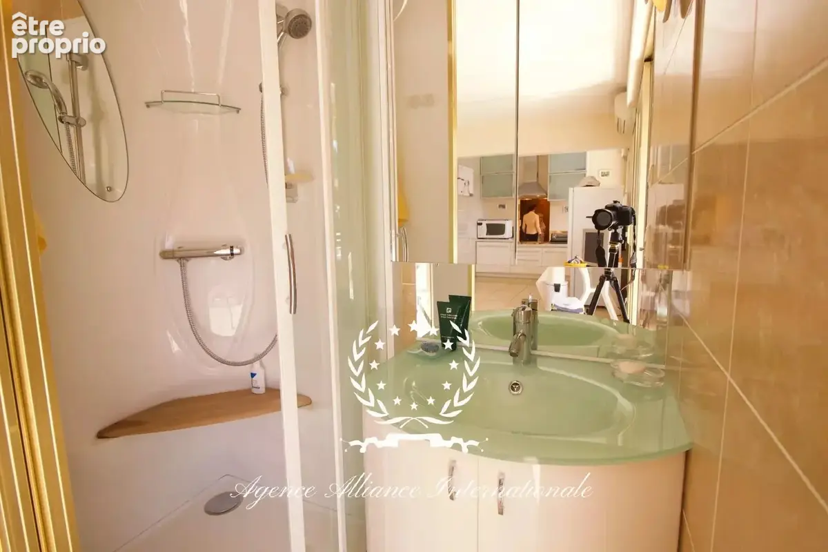 dernier étage - Magnifique studio + 20m2 de Terrasse - photo 7