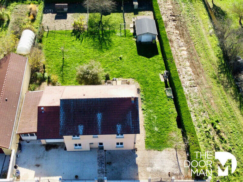 Maison à NEUILLY-L'EVEQUE
