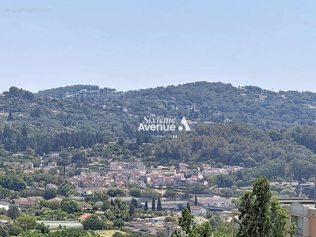 A Vendre Grasse Sud 4 pièces 78m², dernier étage avec terrasse sur toit. Vue dégagée - photo 9