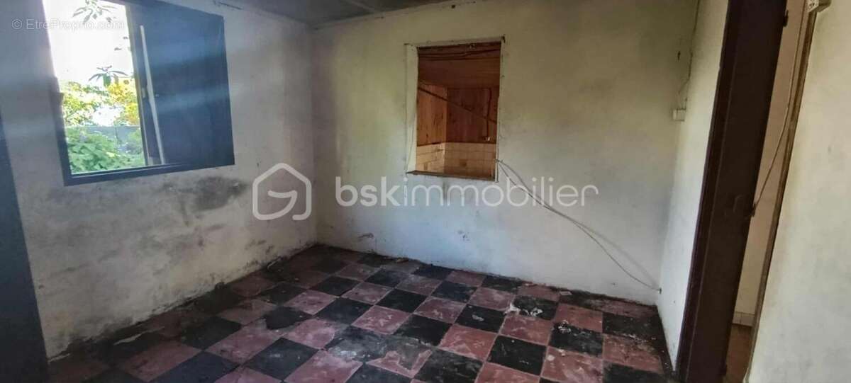 Terrain à SAINT-PIERRE