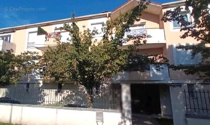 Appartement à SAINTE-GENEVIEVE-DES-BOIS