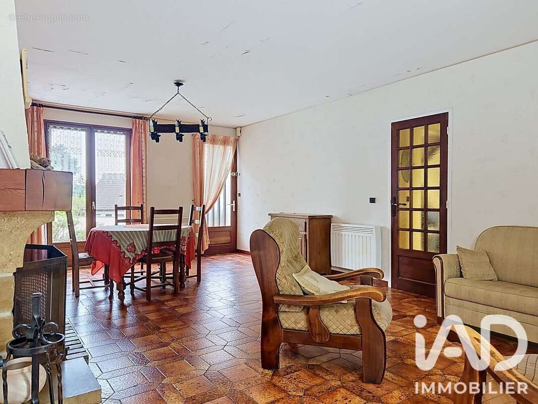 Maison 164 m² à Saint-Julien-Du-Sault  - photo 7