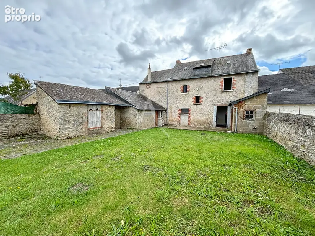 Maison à GREZ-EN-BOUERE