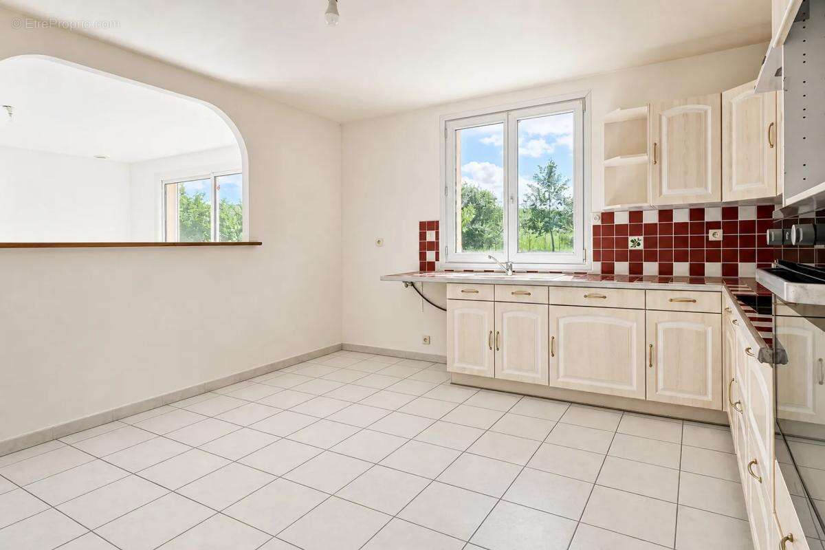 Urgent!! maison de 15 pièces, 344 m²,  partie louée à Peyrière - photo 6