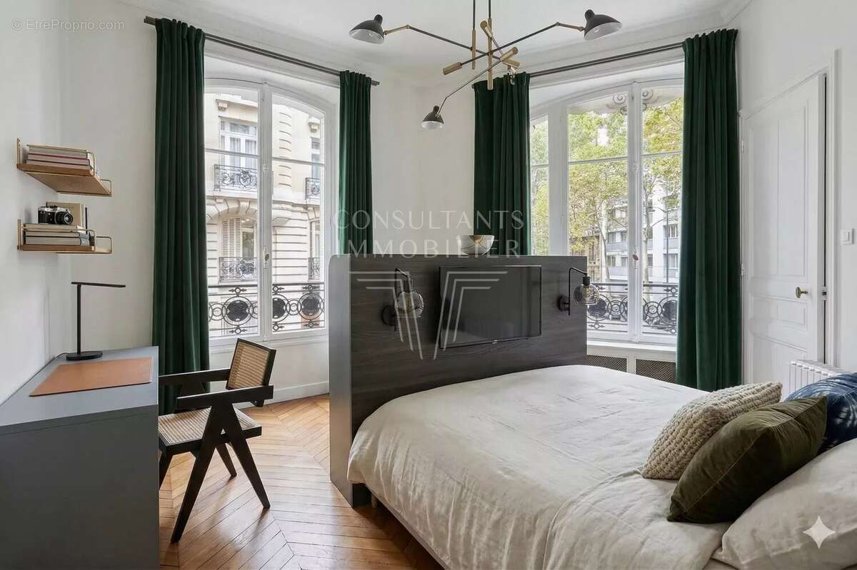 Appartement à PARIS-16E