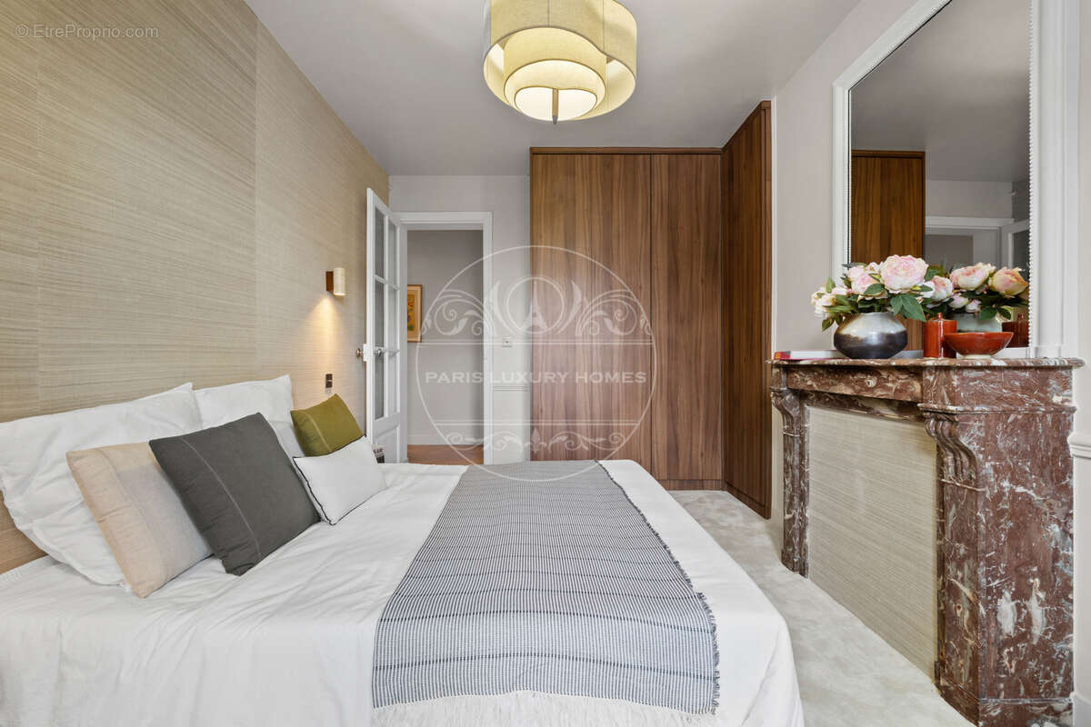 Appartement à PARIS-7E