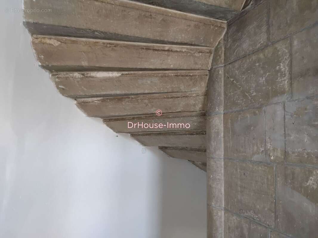 Appartement 420 m² à Villefranche-De-Rouergue  - photo 18