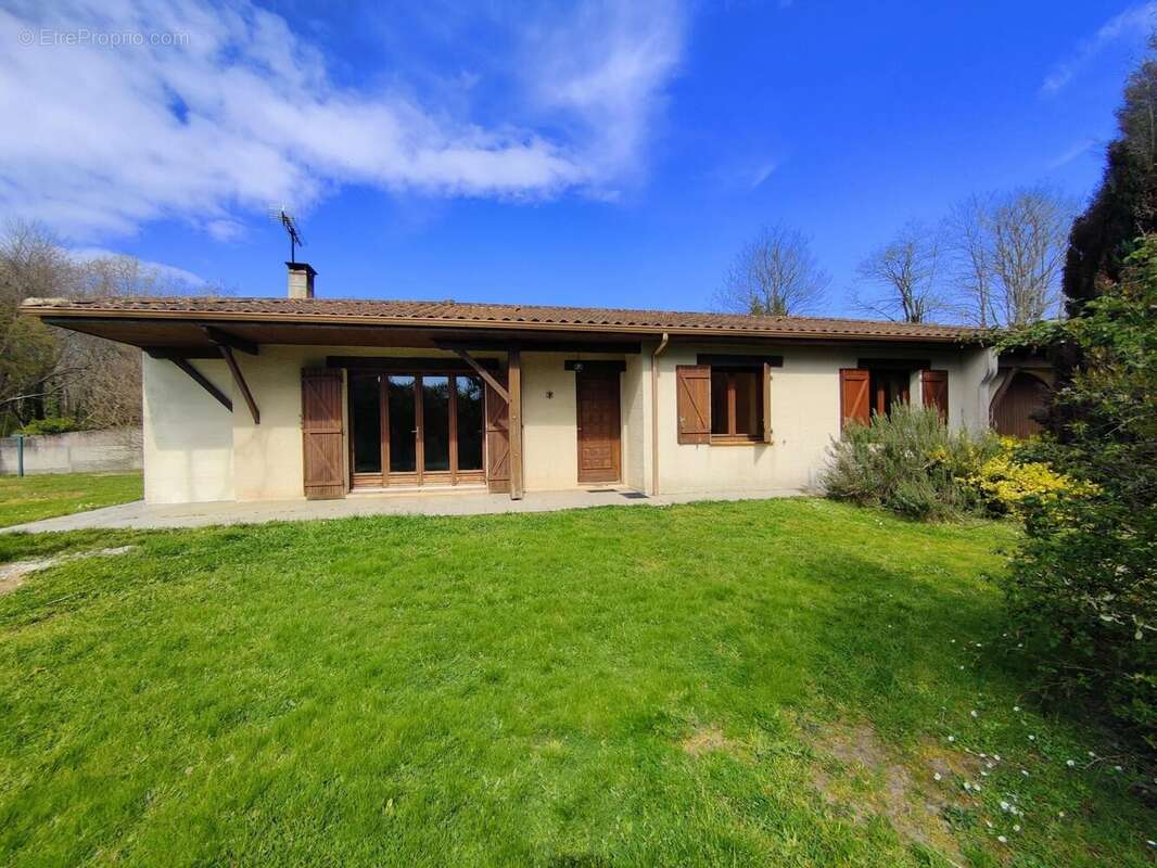 Maison à SAUCATS