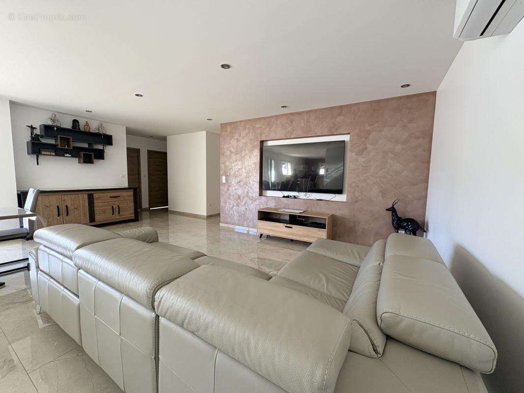 Maison 112 m² à Saint-Savin  - photo 8