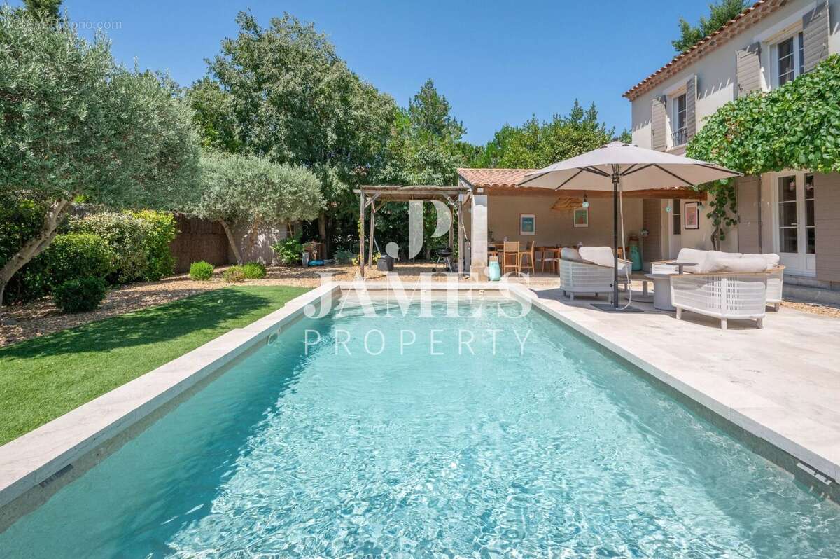 Maison 158 m² à Paradou  - photo 4