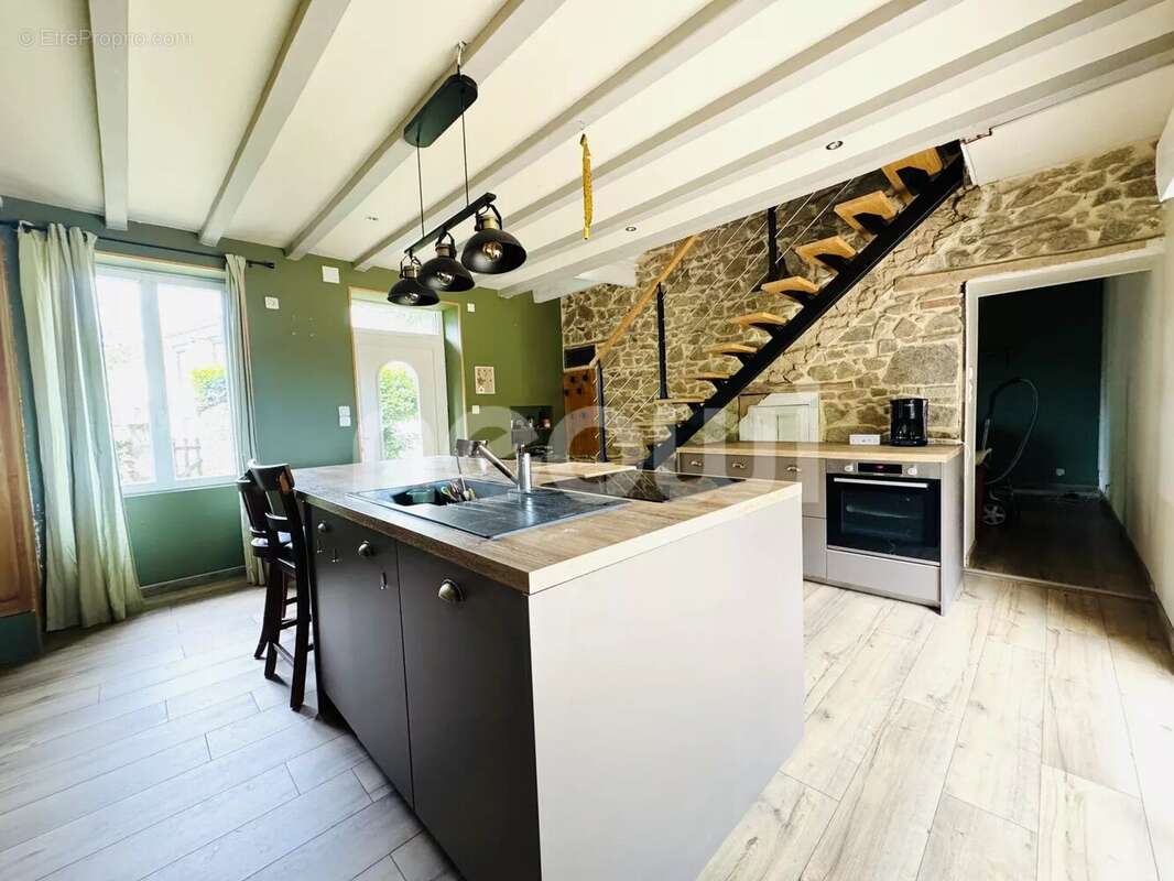 Maison à SAINT-GEORGES-DE-MONS