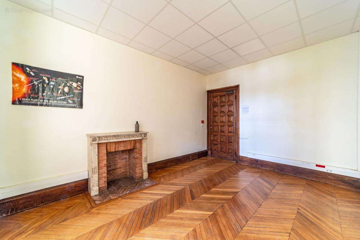 Hôtel particulier - 611 m² - Paris (75) - photo 10