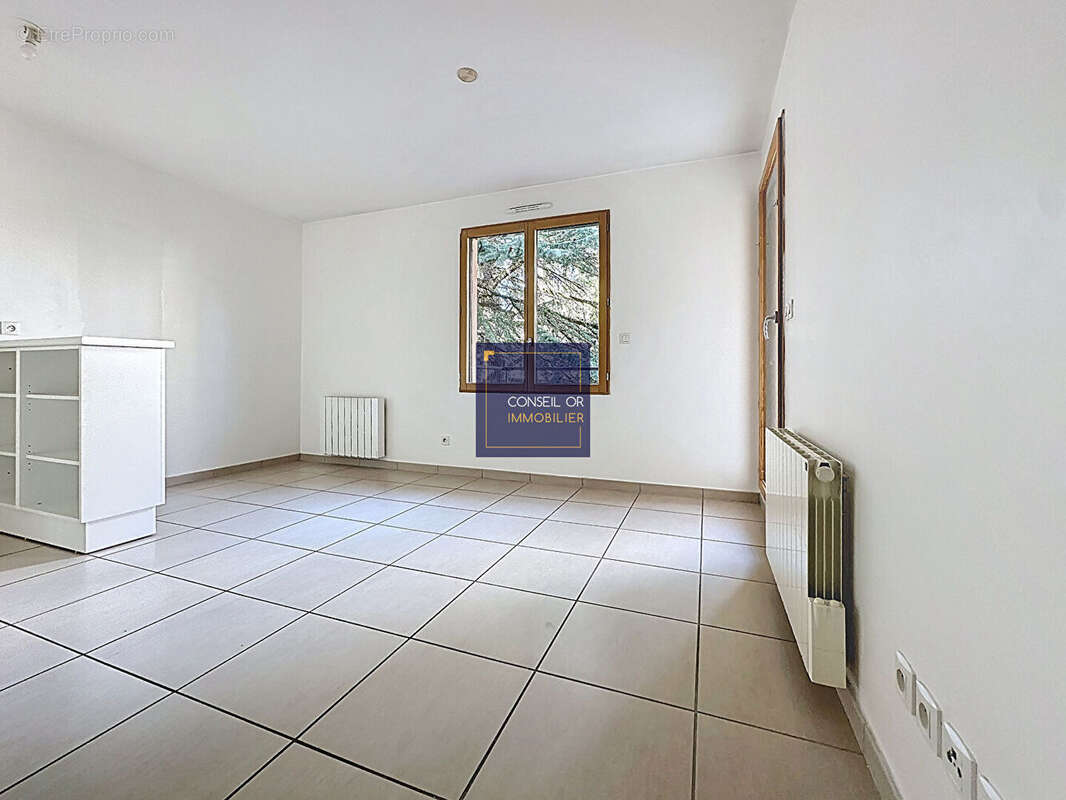 Appartement Saint Genis Laval 2 pièces 45 m2 + garage - photo 3