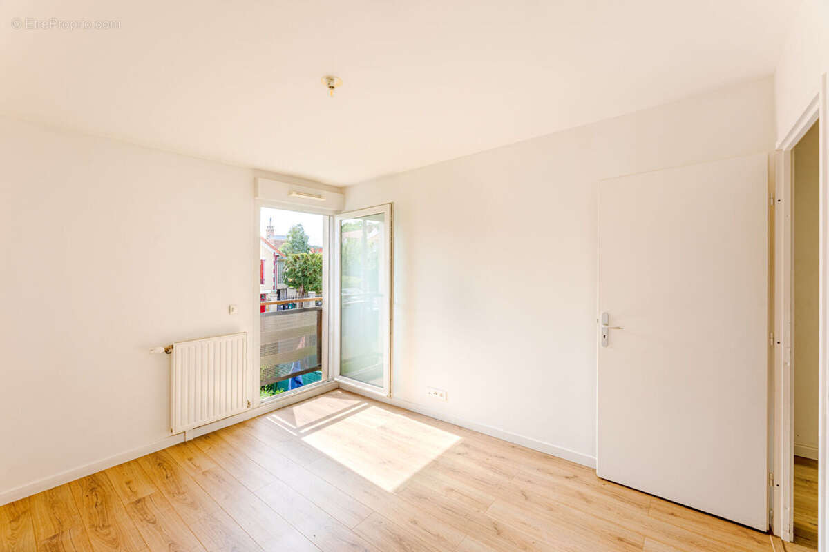 Appartement à SARTROUVILLE