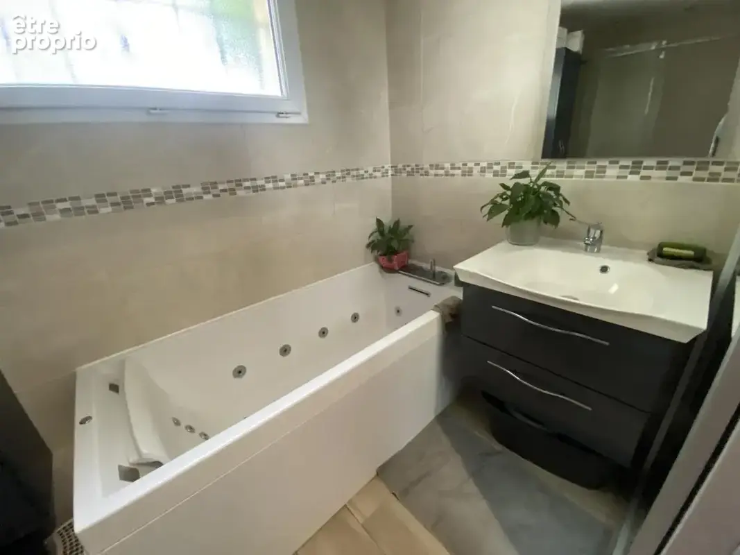 Maison 96 m² à Val-De-Reuil  - photo 6