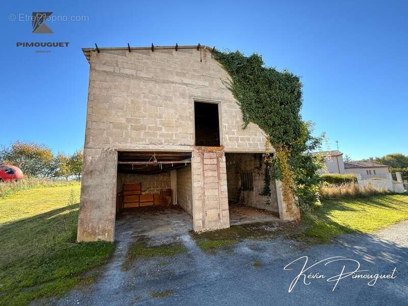 Terrain à LAMOTHE-MONTRAVEL