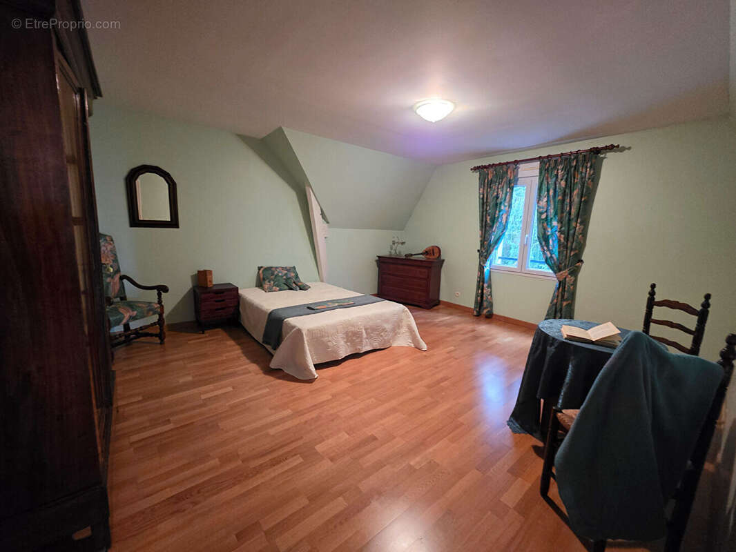 Maison à CREVECOEUR-LE-GRAND