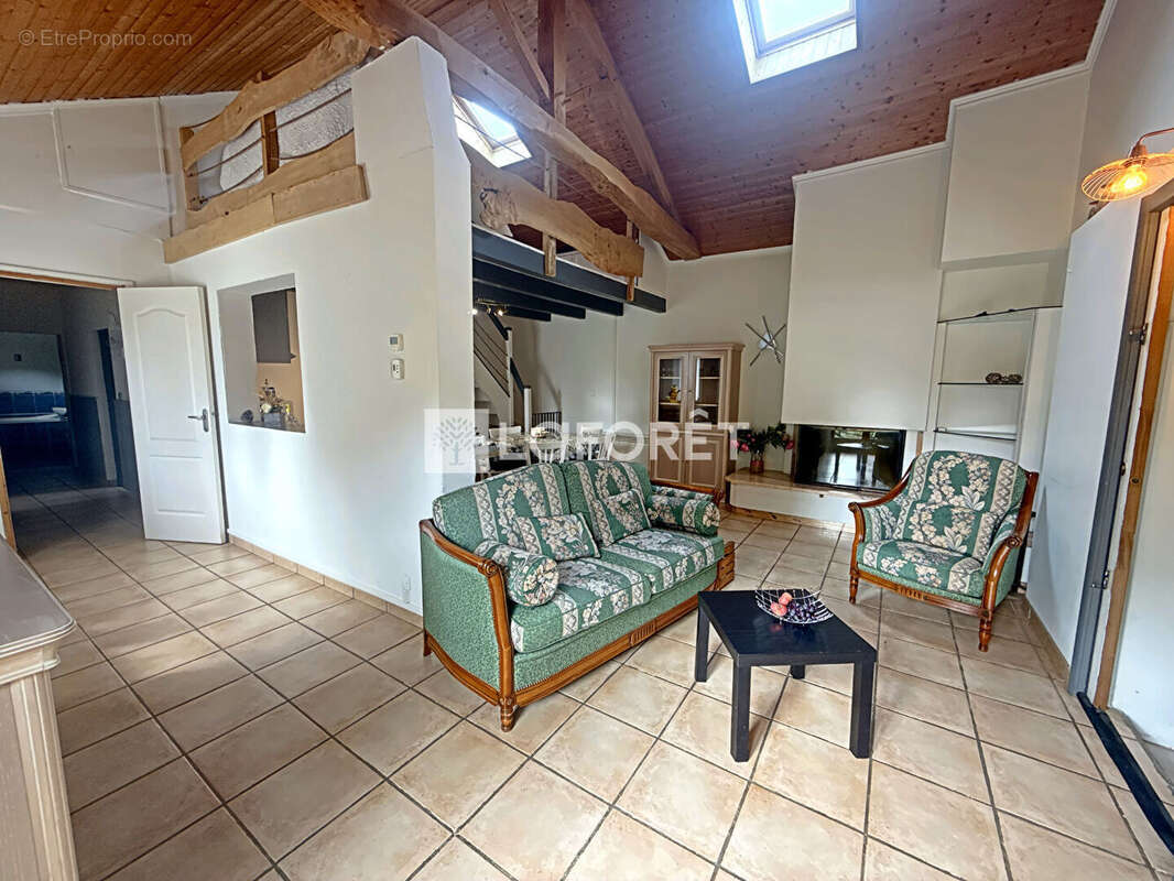 Maison à BAGE-LA-VILLE