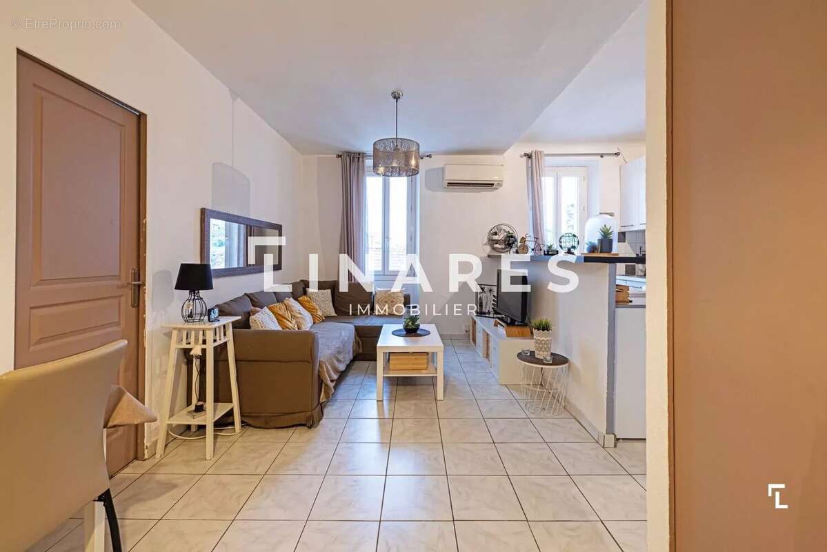 Appartement à MARSEILLE-3E