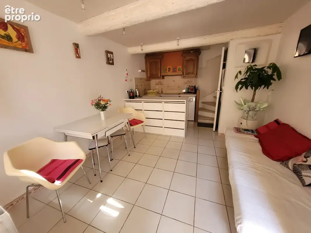 FLEURY Charmante Maison de Village de type III très bien entretenue et disposant d'une terrasse. - photo 9