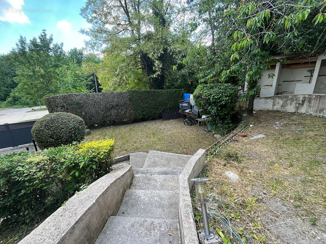 Maison à FOLLAINVILLE-DENNEMONT